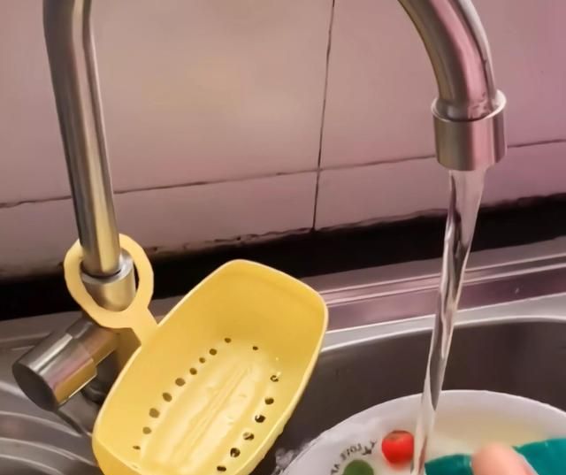 分享8个生活小妙招，衣服沾上锈迹，柠檬 食盐轻松解决
