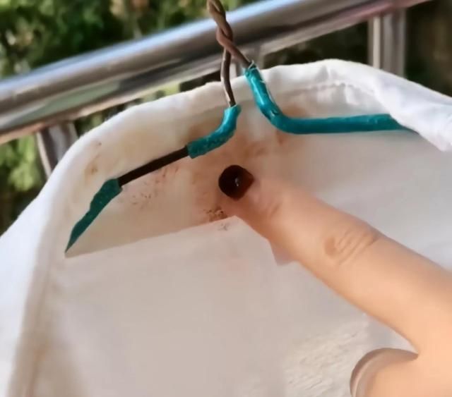 分享8个生活小妙招，衣服沾上锈迹，柠檬 食盐轻松解决