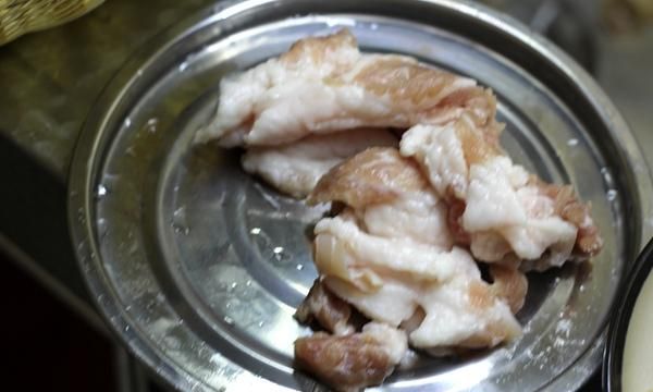 秒杀餐馆黄焖鱼头，鱼头这么做比饭店做的都好吃，一起动手做吧