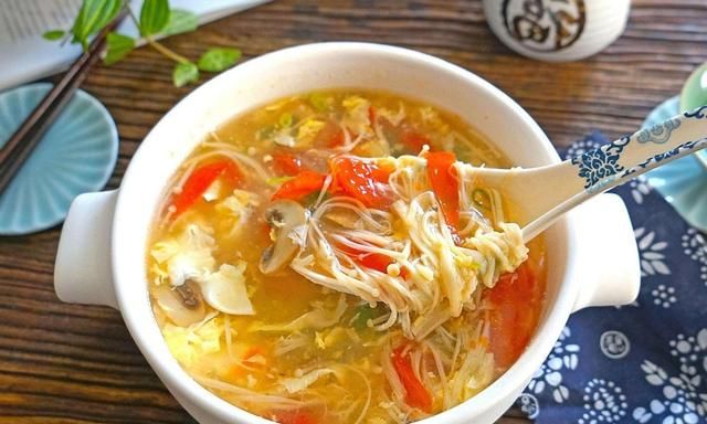 临近冬天，最适合喝汤，5种家常汤，营养暖胃，每天一碗不怕冷
