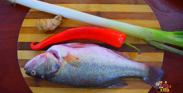 鲈鱼这样做味道鲜美，肉质细嫩，营养丰富，简单快捷，非常好吃
