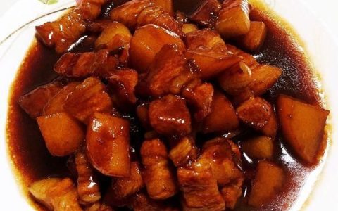 百吃不厌家常菜红烧肉炖土豆,红烧肉炖土豆最正宗的做法最简单