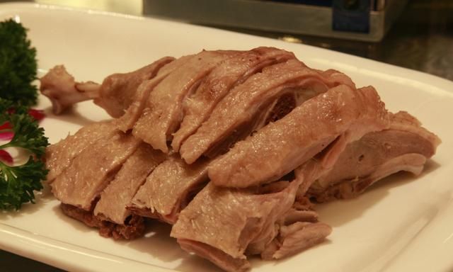 常吃鹅肉，3种健康好处很不错！但这2类人一口也不应多碰，要听劝