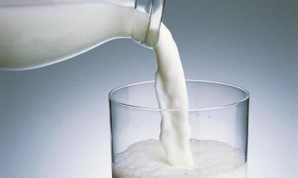 过期牛奶怎么处理，过期的牛奶怎么处理不浪费?图1