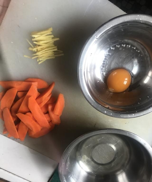 教钓鱼的大湿们做鱼，做鱼尽情的享受生活