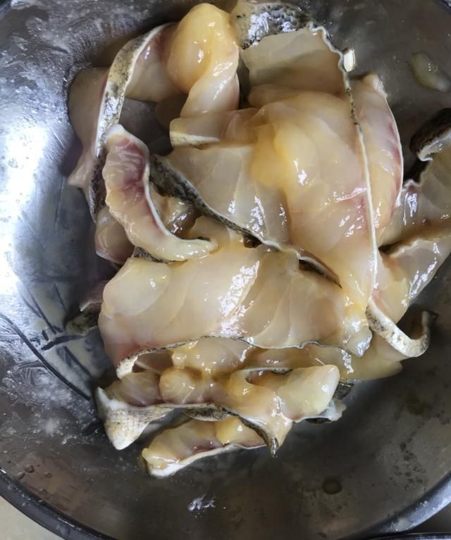 教钓鱼的大湿们做鱼，做鱼尽情的享受生活