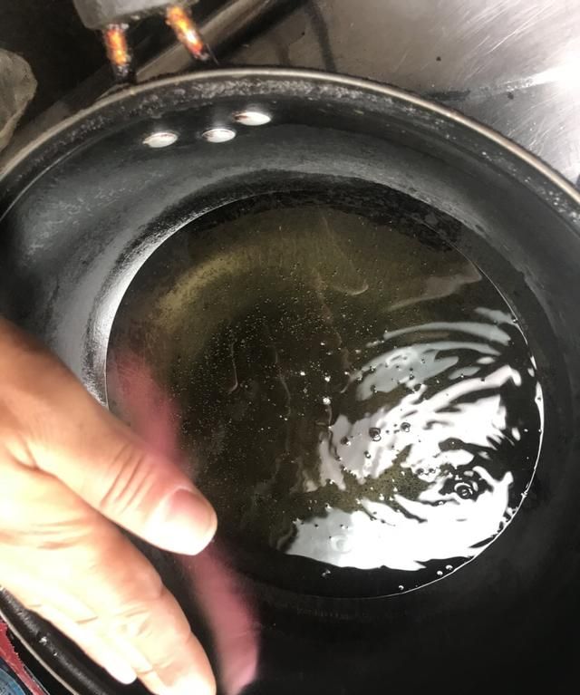 教钓鱼的大湿们做鱼，做鱼尽情的享受生活