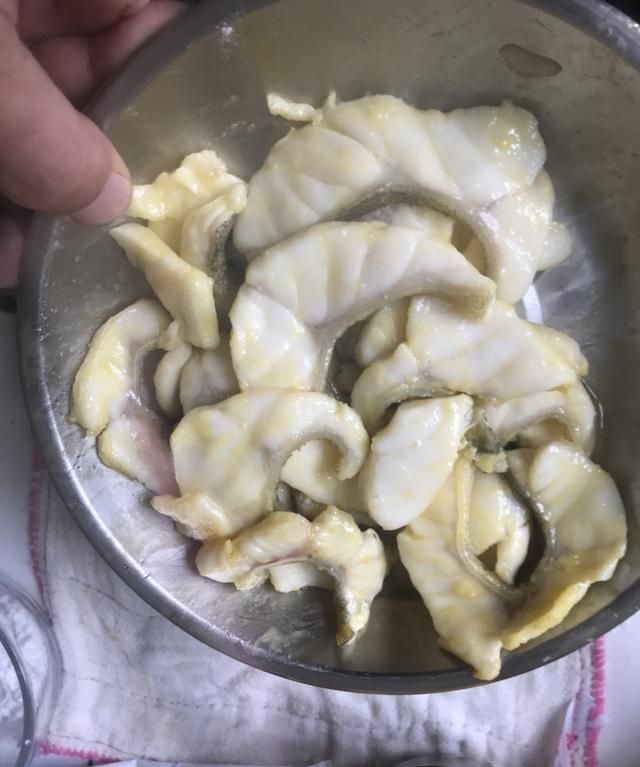 教钓鱼的大湿们做鱼，做鱼尽情的享受生活