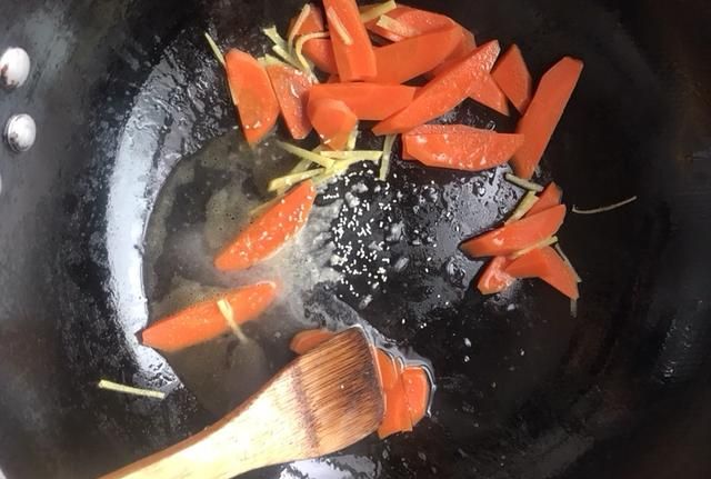 教钓鱼的大湿们做鱼，做鱼尽情的享受生活
