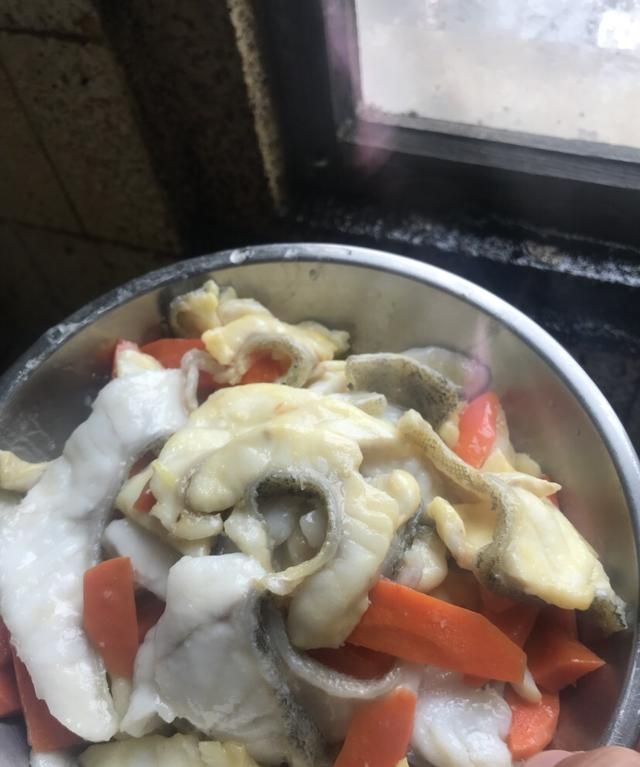 教钓鱼的大湿们做鱼，做鱼尽情的享受生活