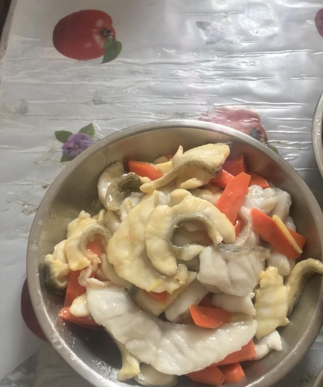 教钓鱼的大湿们做鱼，做鱼尽情的享受生活