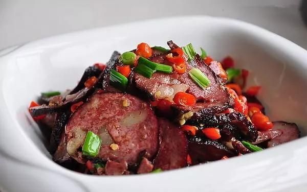 湖南最出名的菜是剁椒鱼头、辣椒炒肉，排名第三的是什么菜呢图9