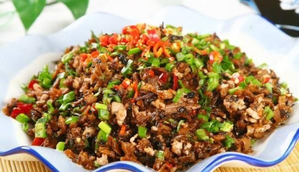 湖南最出名的菜是剁椒鱼头、辣椒炒肉，排名第三的是什么菜呢图12