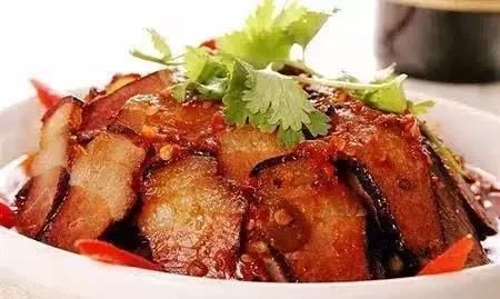 湖南最出名的菜是剁椒鱼头、辣椒炒肉，排名第三的是什么菜呢图13