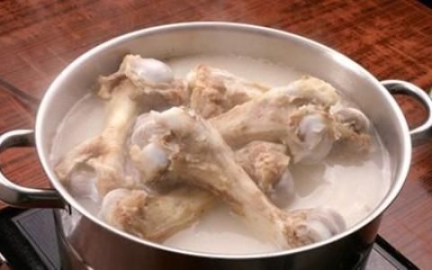 熬羊骨头汤用羊的什么骨头,熬羊骨头汤用什么部位的骨头最好