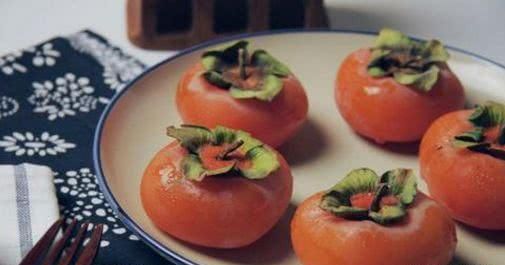 吃柿子的好处和功效，晚上吃柿子有什么好处和坏处图3